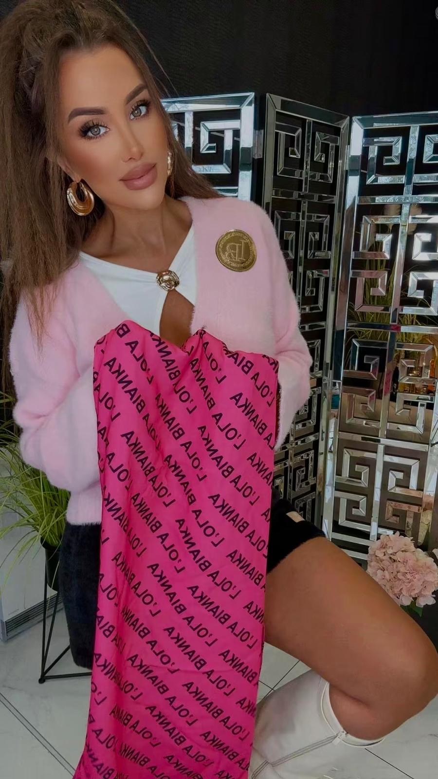 Lola Bianka “LB” sál